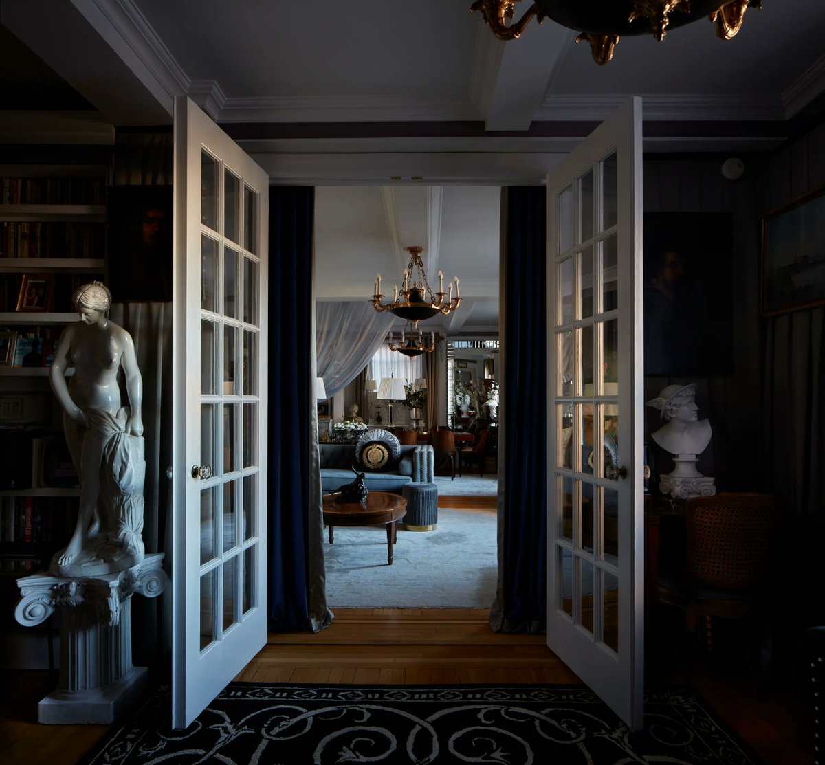 oocwhitelotus's tweet photo. Michael Imperioli‘s NYC home. Interior design by his wife Victoria Imperioli. https://t.co/ku2Xffn8RK
