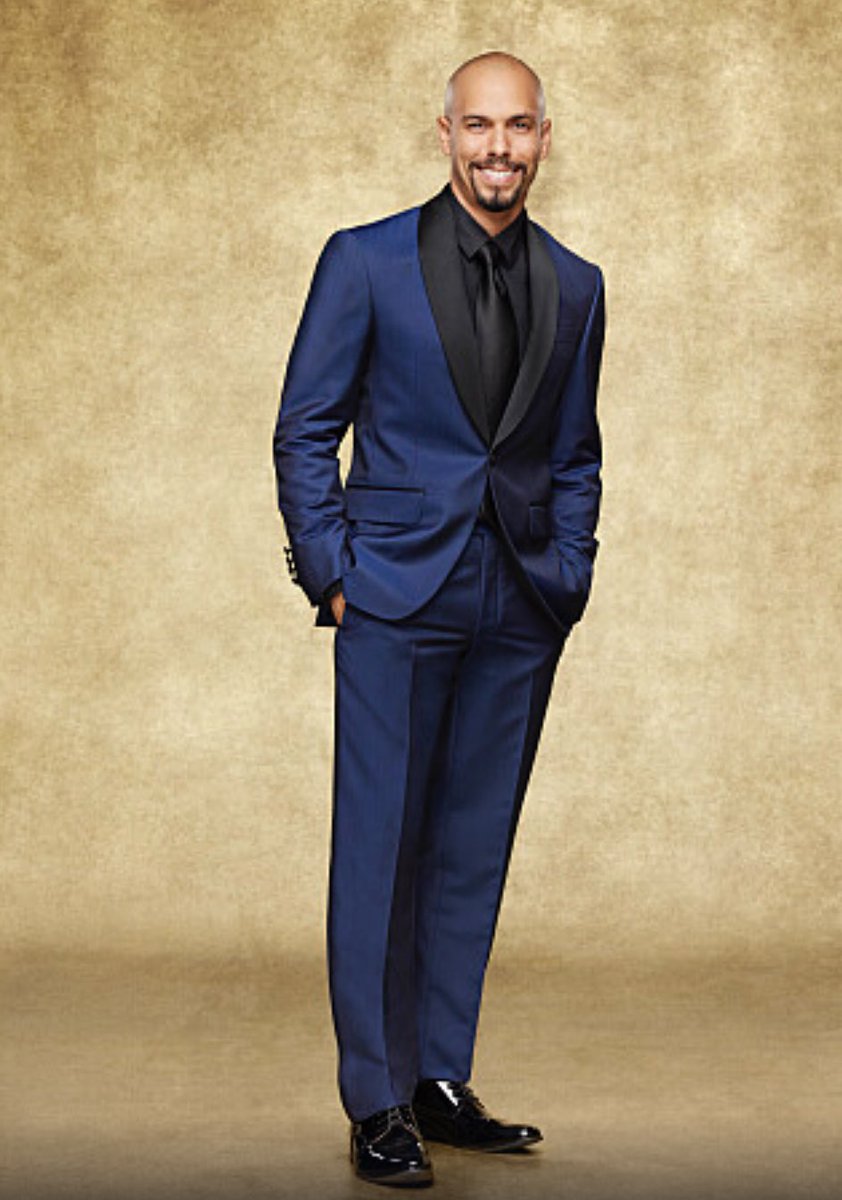 My fav looks so handsome ❤️❤️❤️❤️ #YR