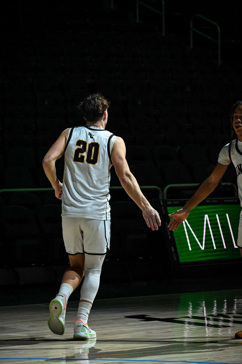 Mid Season Senior Highlights!! youtu.be/t0E-n9dayk8

FG: 64%
FT: 76%
3P: 46%  <a href="/academy_chapman/">ChapmanBasketballAcademy</a> <a href="/joechap32/">Joe Chapman</a> <a href="/pnthr30/">Patrick McCabe</a>