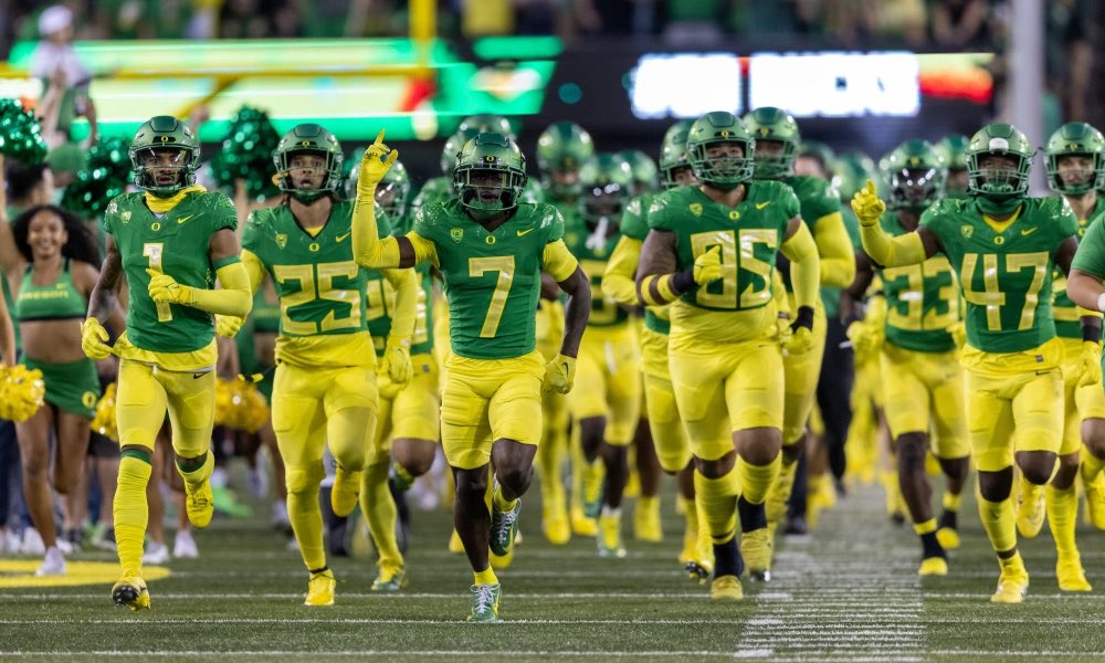 january_4k's tweet photo. I Am Blessed To Receive An Offer From The University Of Oregon!!🟢🟡
@CoachLup 
@CoachSamuels11 
@RamelBorner 
@mjutex28 
@twftraining https://t.co/vxXBJXS9F3