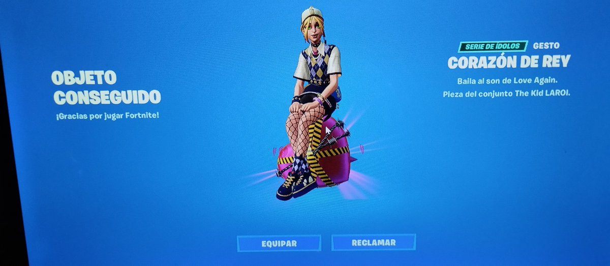 Irvin23052's tweet photo. @Hiperop qui ocupando el poderososimo código hiper-yourubr en la tienda el fortnite :D https://t.co/IQp5o91zCE