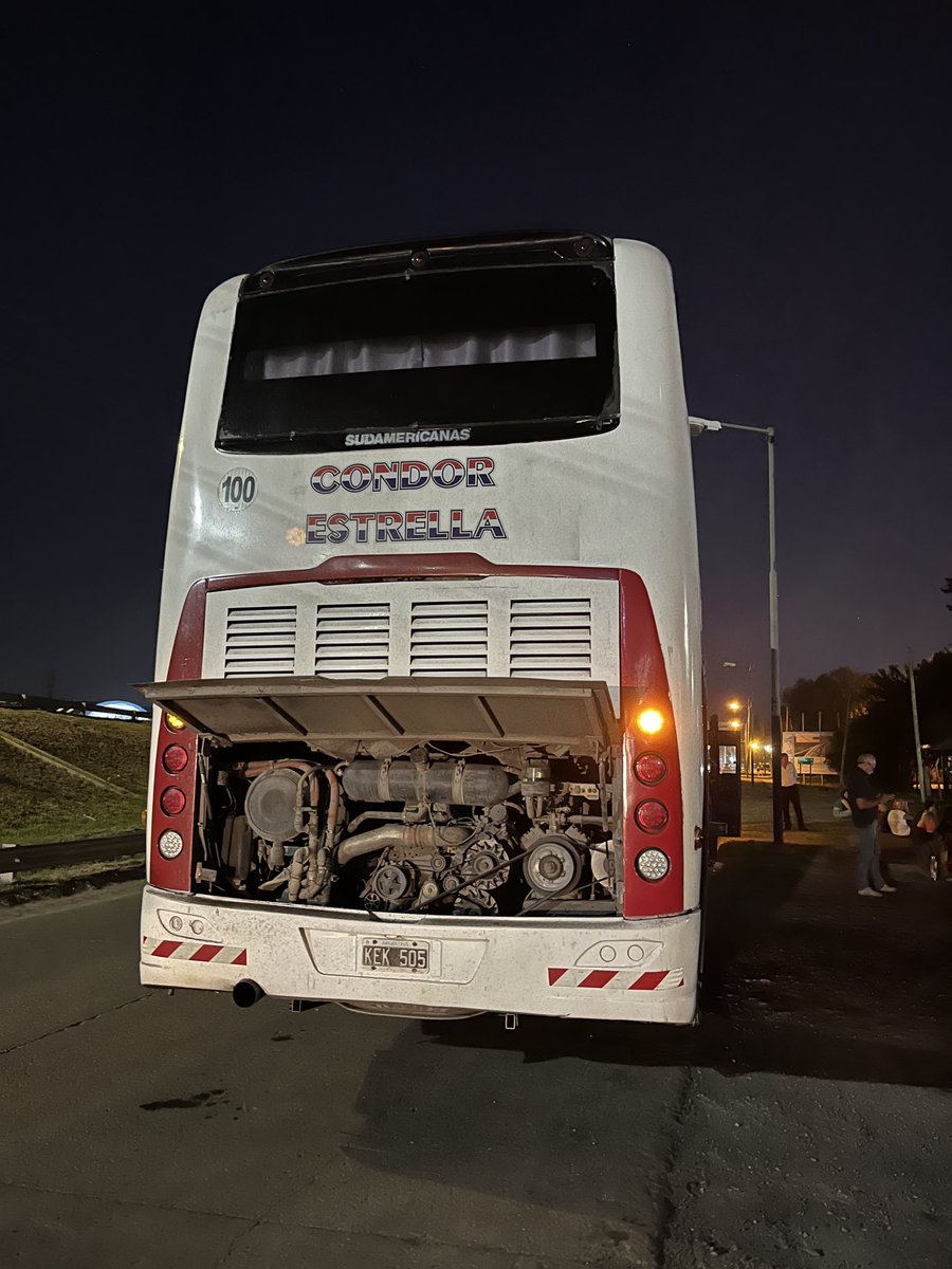 dalma73's tweet photo. No compren por ⁦@Plataforma10com⁩ en #CondorEstrella salimos de Retiro y se quedó en Varela. Coches sin mantenimiento. https://t.co/3skPx8l2tS