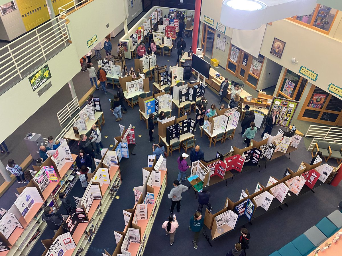 PlumPointMSCCPS's tweet photo. Tonight our #Gators #HistoryFair boards were on display for our families to enjoy! We are proud of these 7th graders for working so hard on their History Fair Projects - it was a great night to celebrate their accomplishments! ๐๐๐ https://t.co/tGfJlLignS