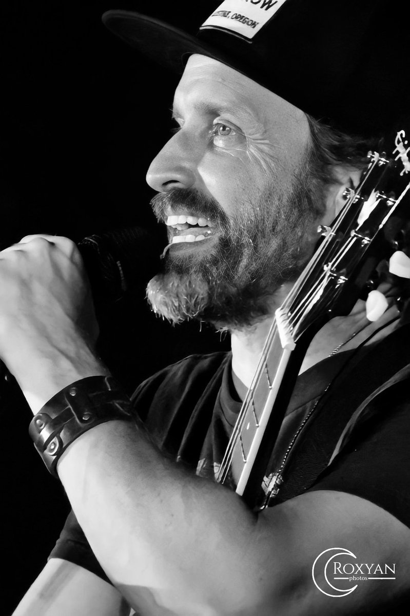 roxycorriveau's tweet photo. Rob Benedict ❤️‍🔥
Toronto 2022
@RobBenedict https://t.co/d1LPsV2RO5