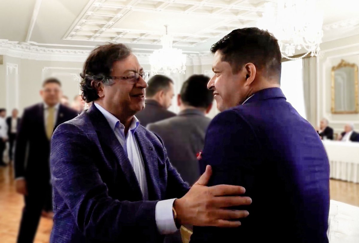 pverasalazar's tweet photo. Sostuvimos encuentro con el presidente @petrogustavo con quien concertamos temas que están sobre la agenda de la educación superior pública de nuestro país. La @Unimagdalena podría ampliar su oferta un 74% de nuevos cupos para alcanzar la meta nacional. 🧵👇🏼 https://t.co/ZtJWGvcYLZ