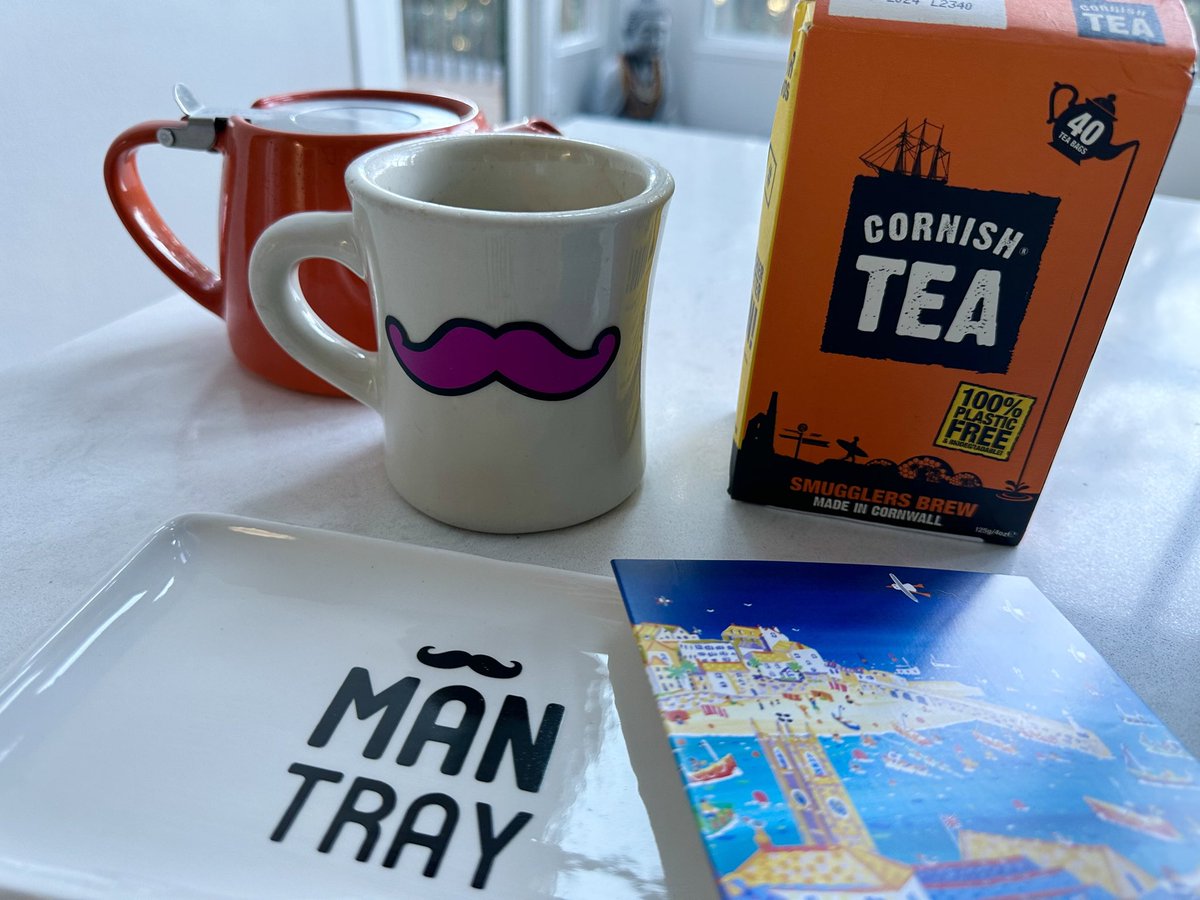 nickisnpdx's tweet photo. thank u @NickiSparling1 for the gift package! ππ#cornishtea @smugglersbrew and a man tray!πππ« #UK β¨ https://t.co/l6mepbwWvh