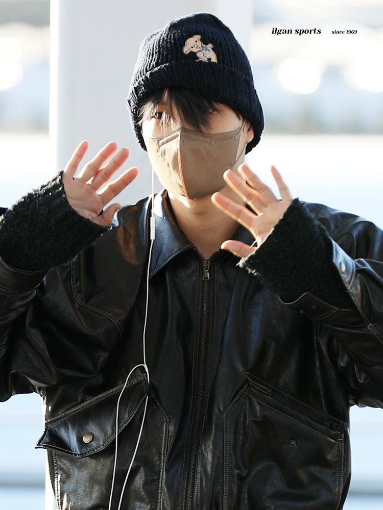 ilgansports's tweet photo. 230127 엑소 카이 인천공항 ICN 출국

앞머리 귀여워ㅠ���

📸 https://t.co/oN8SB8jXHN

#카이 #KAI #김종인
#엑소 #EXO https://t.co/EgNquSRYJF