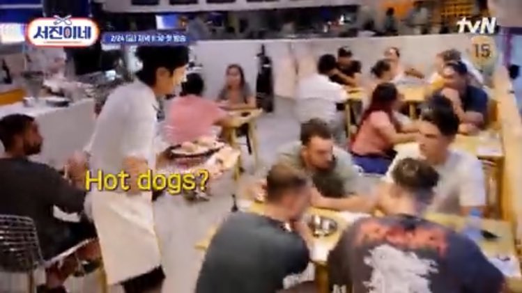 vminiecats's tweet photo. — Se lanzó un video con el adelanto del programa  "Seojin" el cual fue grabado en México y en donde #V,  Seo joon, Woo shik, etc, aparecerán. En el video se les ve cocinando  y sirviendo en un restaurante local. El programa se estrenará el 24 de febrero. Horarios + información 👇🏻 https://t.co/zJXWDbBNLJ