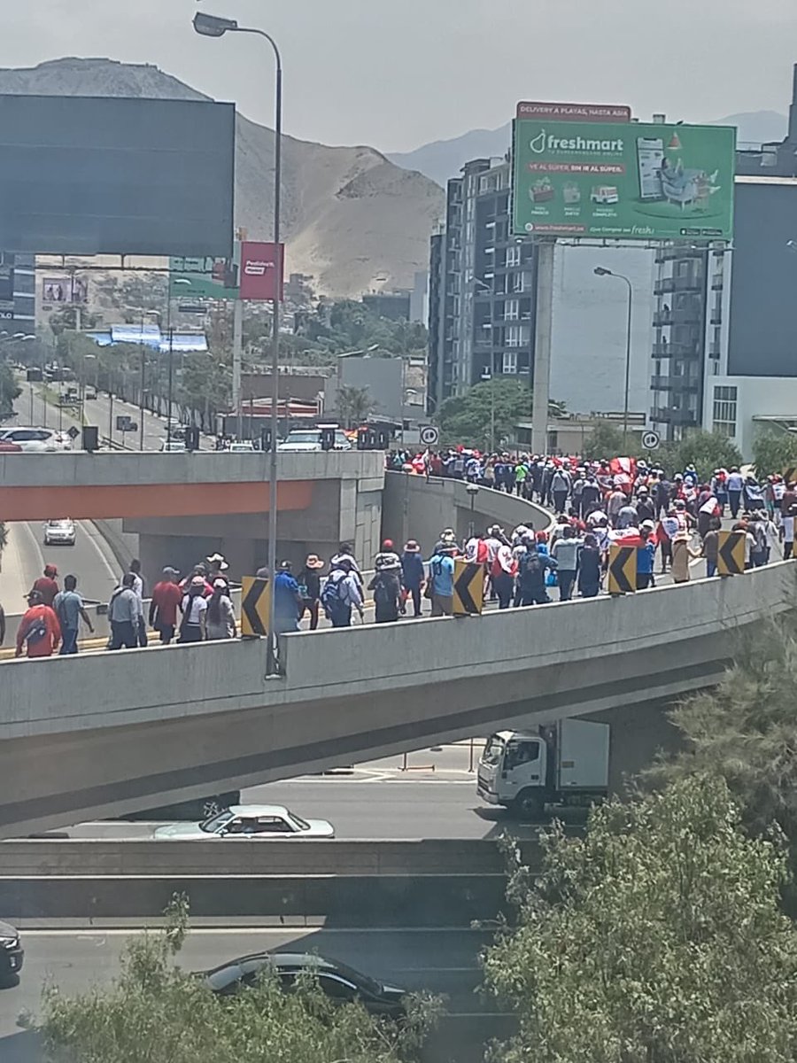 KarlaRoCarr's tweet photo. Voten bien carajo, para que luego no estén marchando como entupidos por 70 soles poniendo en riesgo tu vida. https://t.co/hyFLeddeJ0