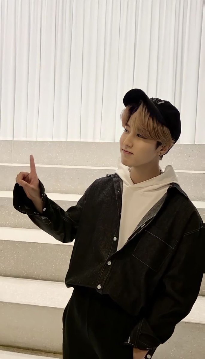 slumphell's tweet image. want to sell, selling stray kids maniac tour tickets, atlanta rescheduled concert, i can't be there by the time of the new dates #skz #straykids 

official platinum ticket $550 

i accept:

*cashapp
*paypal
*zelle