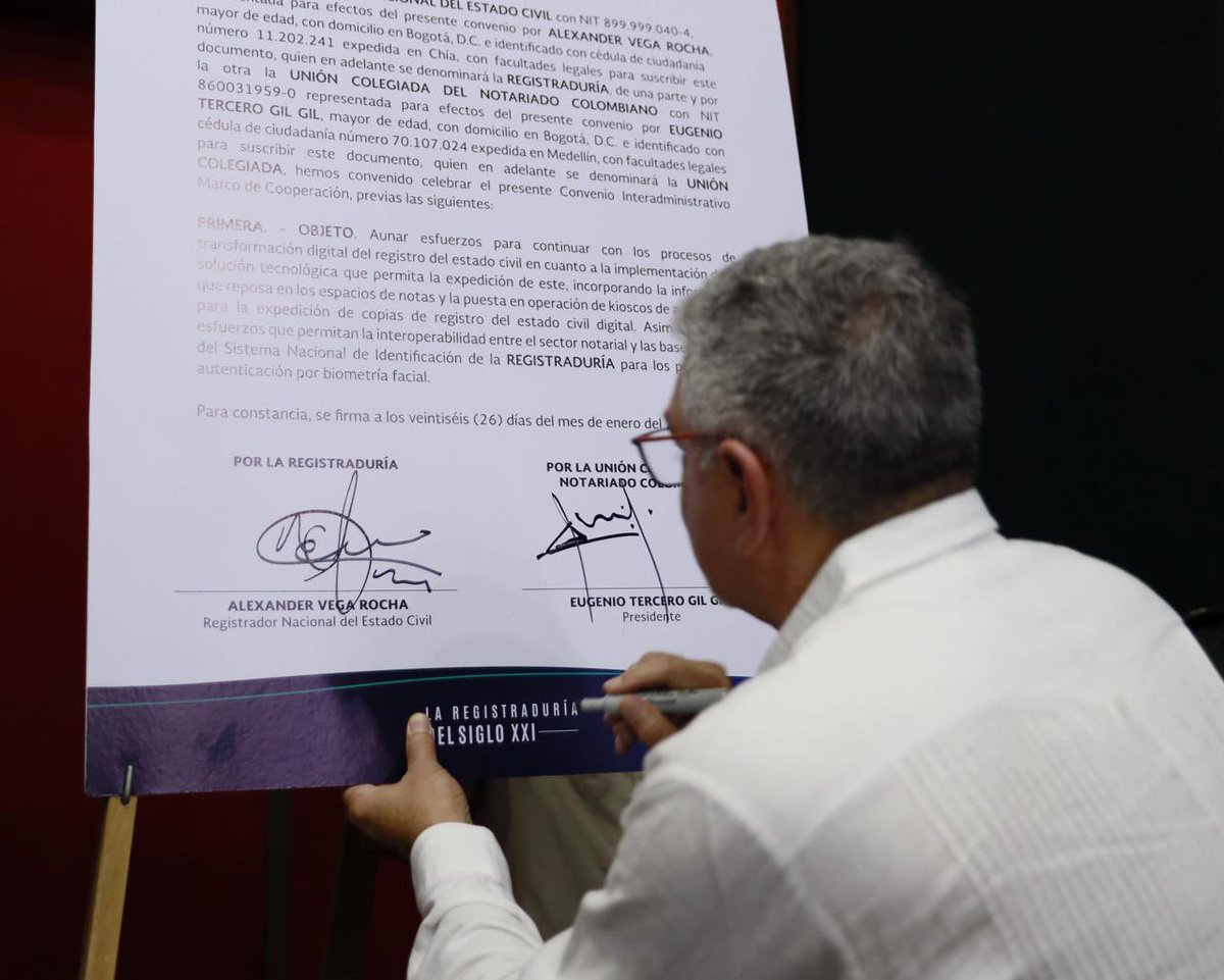 Registraduria's tweet photo. #EsNoticia | La firma del convenio entre la Registraduría Nacional del Estado Civil y la Unión Colegiada del Notariado Colombiano para poner en marcha en el país el registro civil en línea y la autenticación biométrica.

@notariadoucnc 
#RegistraduríaDelSigloXXI https://t.co/ptZG4b1gBR