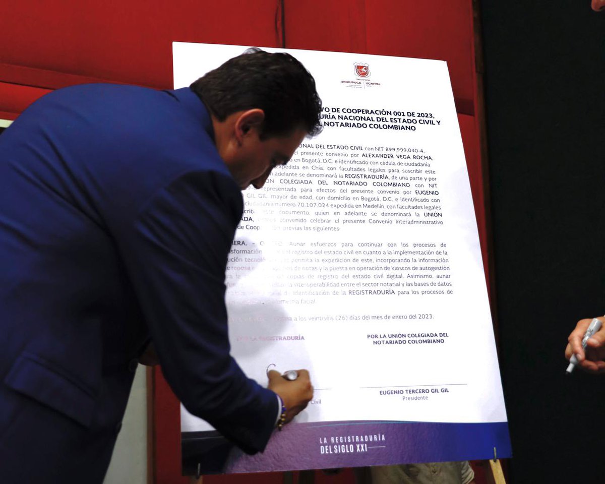 Registraduria's tweet photo. #EsNoticia | La firma del convenio entre la Registraduría Nacional del Estado Civil y la Unión Colegiada del Notariado Colombiano para poner en marcha en el país el registro civil en línea y la autenticación biométrica.

@notariadoucnc 
#RegistraduríaDelSigloXXI https://t.co/ptZG4b1gBR