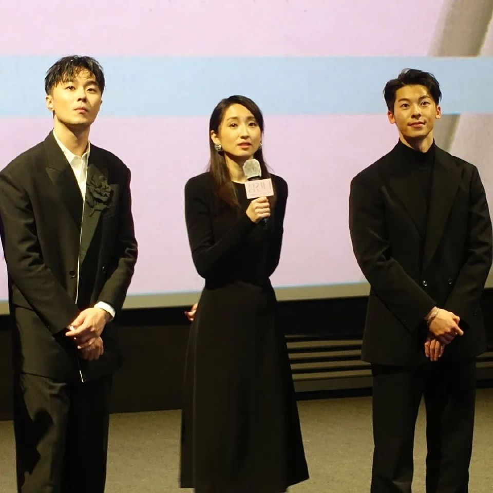 tang_fo's tweet photo. 韩国见面会上的凤南小队✨ 粉丝镜头里的柯佳嬿、许光汉、施柏宇❤️
#许光汉韩国见面会生图 #柯佳嬿 #kejiayan #许光汉 #xuguanghan #施柏宇 #shiboyu #想见你 https://t.co/EOVOqTwsS6