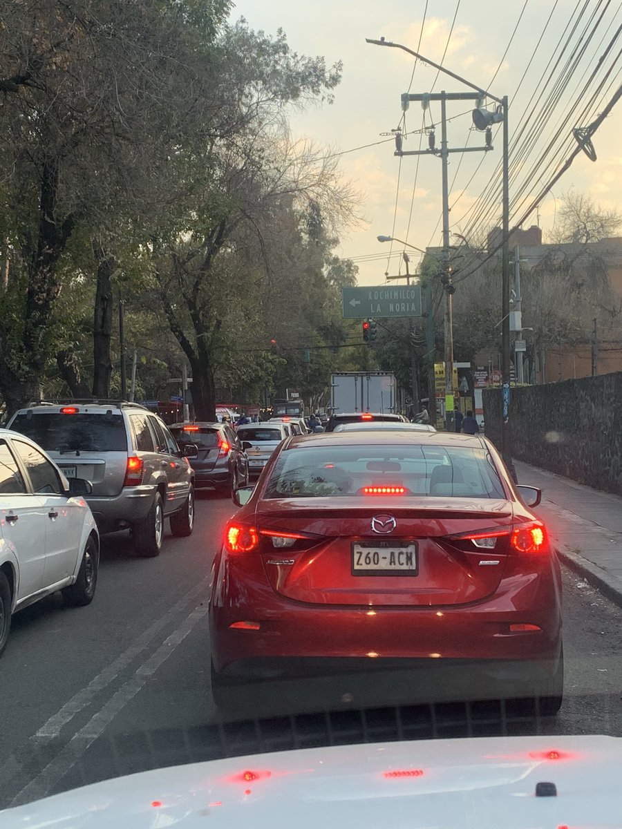 Solicitamos a <a href="/SSPCMexico/">Secretaría de Seguridad y Protección Ciudadana</a> <a href="/LaSEMOVI/">Secretaría de Movilidad CDMX</a> en el cruce de Av de las Torres y Arenal <a href="/TlalpanAl/">Alcaldía Tlalpan</a> vuelva a colocar los semáforos en preventiva, esto hacía fluida la circulación y disminuyó los asaltos.
Hoy la fila llega a periférico y bloquea el carril lateral en horas pico
<a href="/alfagonzalezm/">Alfa González</a>