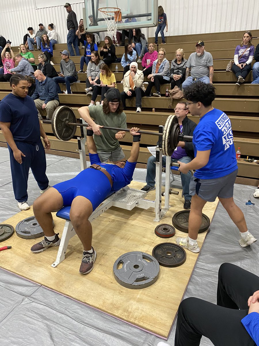Alfonso gets his best bench of the evening with his third lift at 290 on platform 4 <a href="/risdHS/">Robinson High School</a> Powerlifting Meet! #RobinsonISD #RNQ