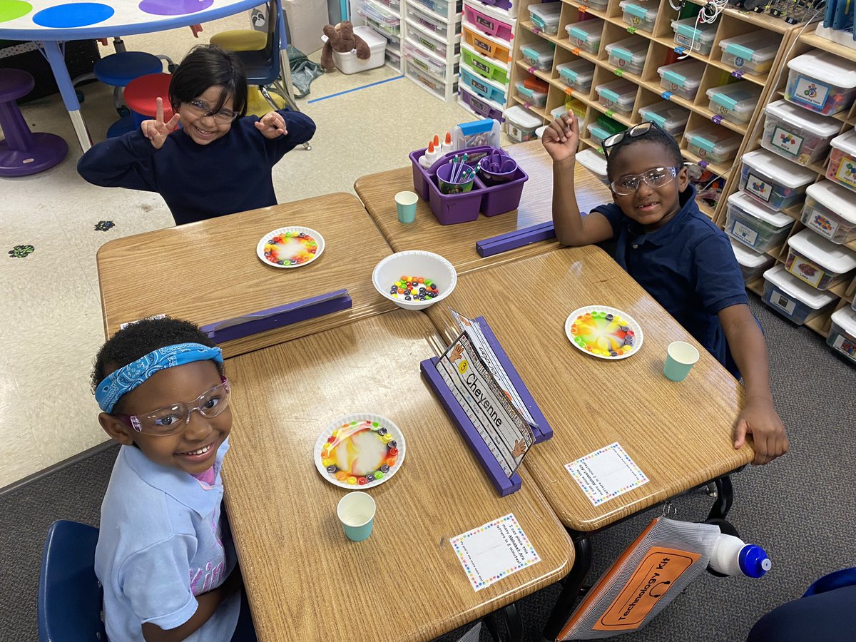 mrs_santore's tweet image. We have been having an awesome week! As we learn about what different scientists study, each day we have done a different science experiment! Check out some of our awesome experiments! First up making a rainbow 🌈! #SpaghtIsGreat #KinderCrew