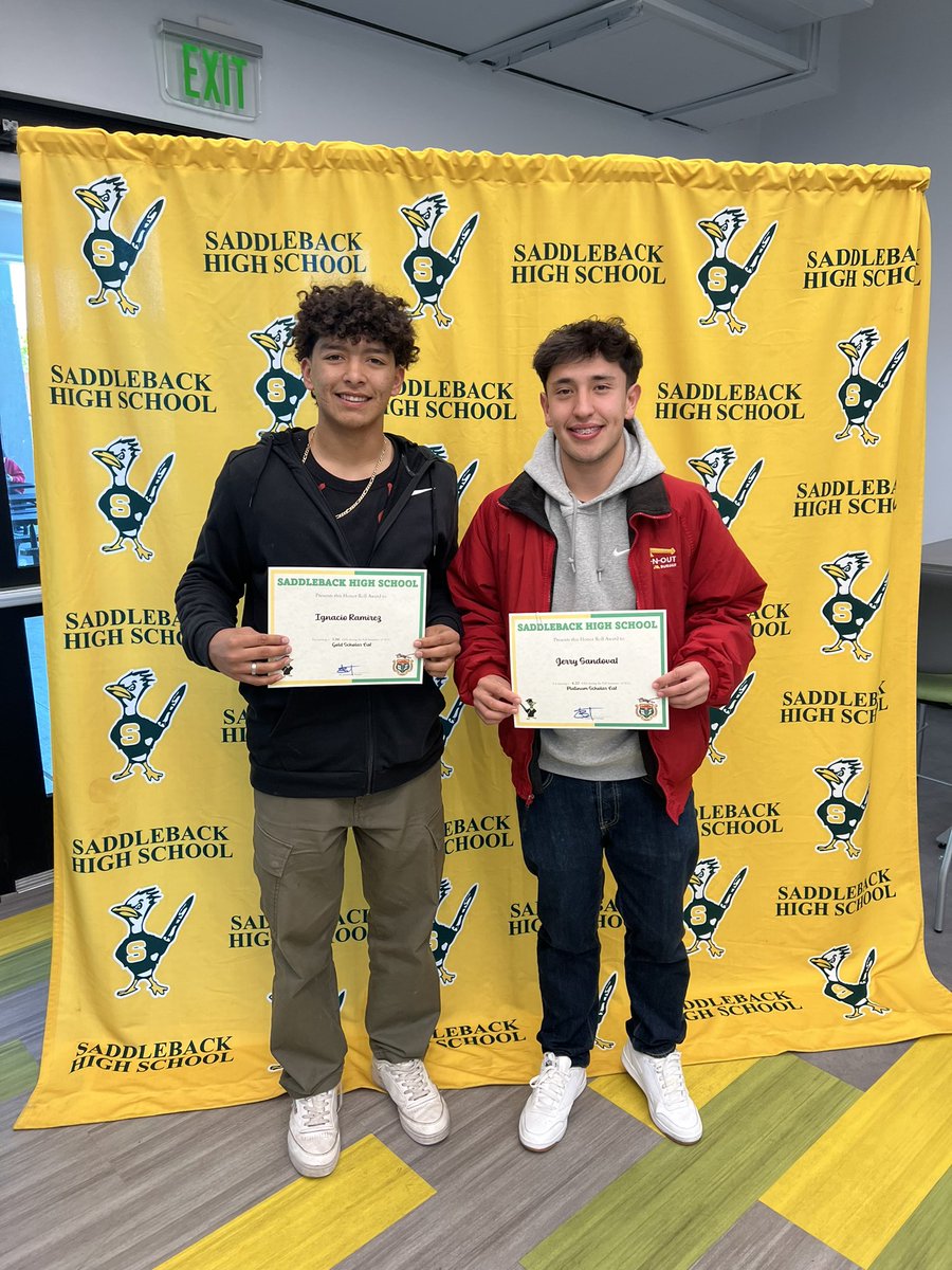 SaddlebackHS's tweet image. #Congrats to our 700+ students on #HonorRoll recognition today during our lunch celebration💛💚 We are SO proud of all of the Scholars with a 3.0 &amp;amp; above 🎉Shoutout to ASB, Nutrition Services, &amp;amp; Counselors for helping us celebrate our students 🫶🏼#RoadrunnerNation @SantaAnaUSD