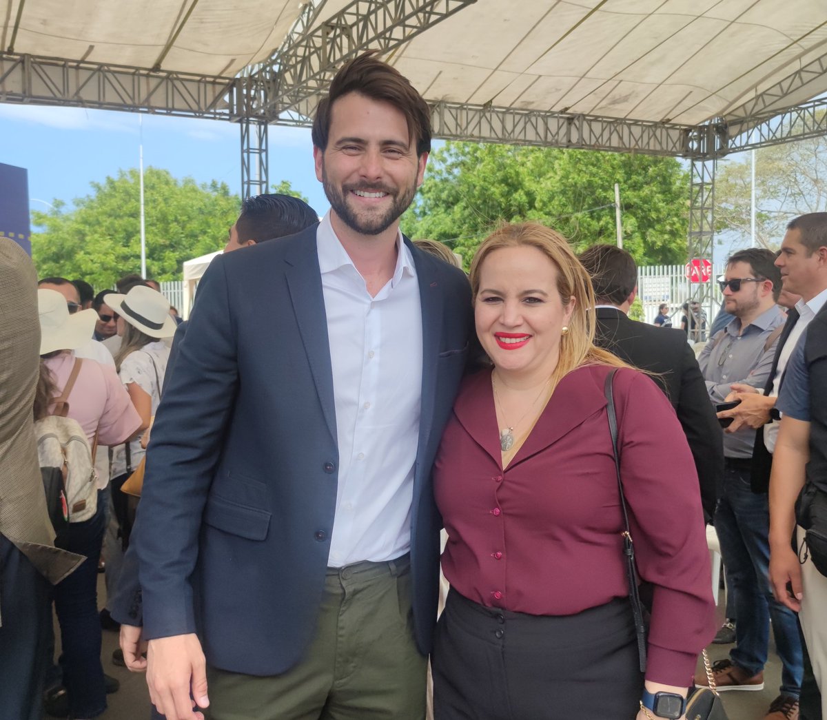 JessikaGuadamud's tweet photo. Al ser los aeropuertos y puertos, infraestructuras claves para el desarrollo económico del país, desde el #PuertoDeManta trabajaremos integralmente para atender las demandas de las distintas cadenas productivas a través de las importaciones y exportaciones. 

#GobiernoDeEcuador https://t.co/sII5niajgq