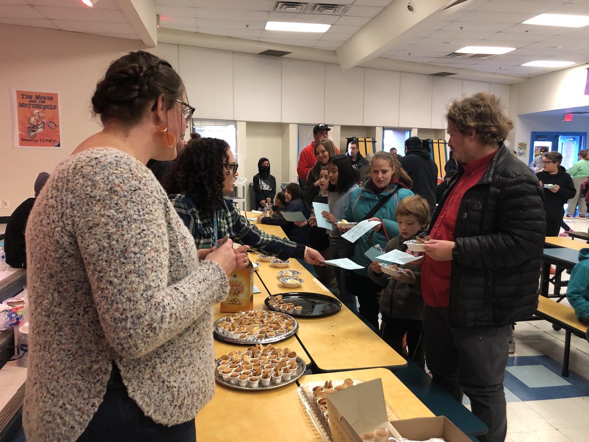 ComancheCubs's tweet photo. Having a great night at our Comanche Reads Literacy Event! Food-fun-prizes-best staff ever-most amazing families ever! @APSLZ4 @ABQschools https://t.co/3zQH9BXzKN