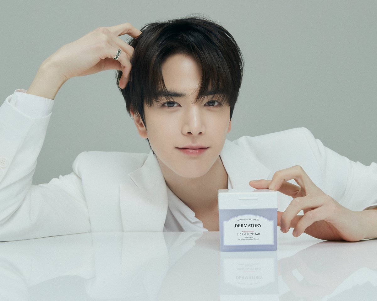 dermatory_kr's tweet photo. 𝗗𝗘𝗥𝗠𝗔𝗧𝗢𝗥𝗬 × 𝗬𝗼𝘂𝗻𝗴𝗵𝗼𝗼𝗻 &amp; 𝗝𝘂𝘆𝗲𝗼𝗻
#난리났다_더씨가문💃

🎉더마토리의 첫 모델!🎉
우리의 마음을 훔치는 #TheStealer
더보이즈의 영훈🐶, 주연🐱 대공개✨

심장을 #BloomBloom 뛰게 할
본격 저자극 패드와 고자극 모델의 만남!🤭

영훈PICK #시카패드🟪
주연PICK #모공패드🟩 https://t.co/uHHH4K6LZK