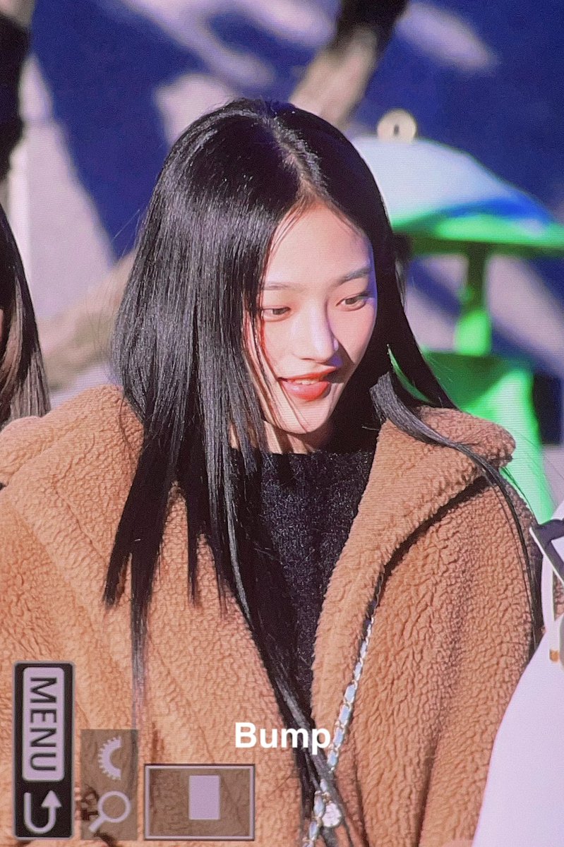 Bump457_'s tweet photo. 230127 뮤뱅 출근

🌻

#Newjeans #MINJI #뉴진스 #민지 #해린 https://t.co/y1OQBPUN9Y