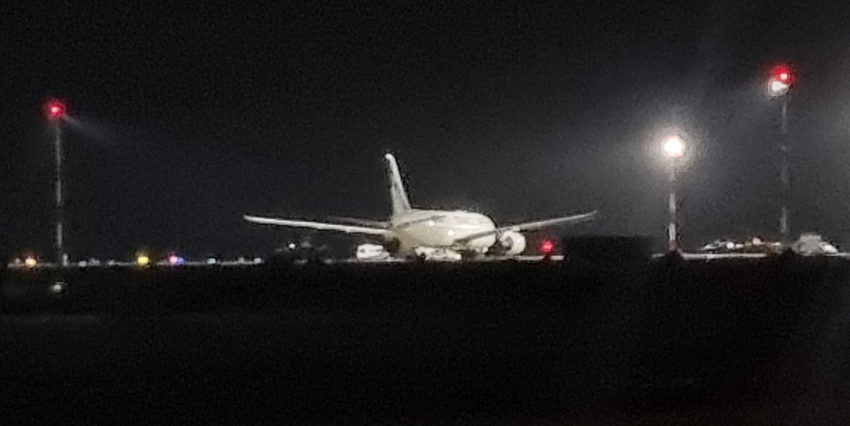 emekavoces's tweet photo. 🇺🇾✈️ #LagunaDelSauce Aquí está el #Dreamliner de @epineyro_ok en #SULS https://t.co/lmafYrPb53