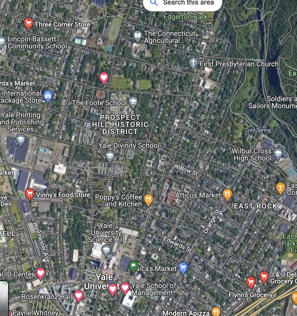 _alice_evans's tweet photo. Europeans, I want to show you something really WILD.

This whole area is urban residential, many houses.

No grocery shops. 

If you want some leeks, cherry tomatoes, peaches, pears.. Impossible!

Want a new teapot? Zero! 

America! The only capitalist economy with no shops!! https://t.co/BviUXzGRw8