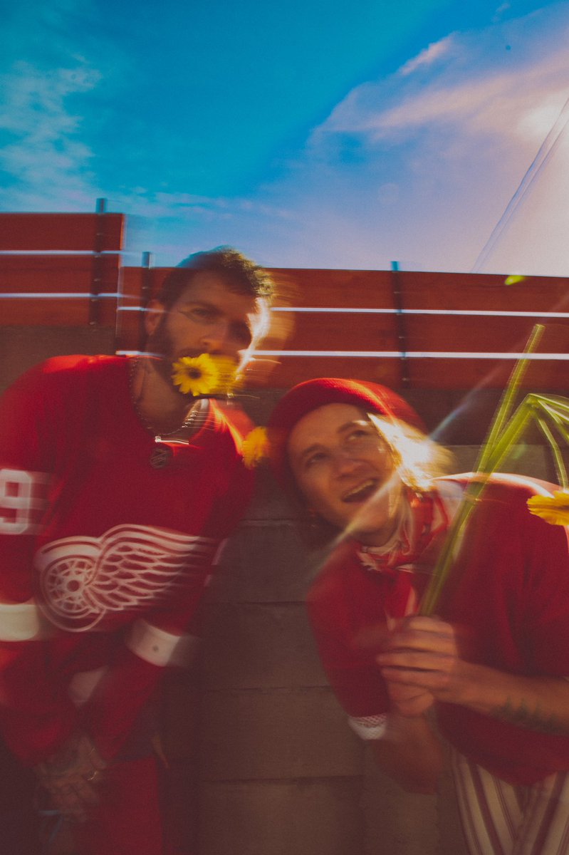 1990nowhere's tweet photo. Only a few short hours away from “Sunflowers in The Basement” 

Let’s us know when it reaches your respective time zone : best enjoyed with an ice cold beverage and a sporting event as ambiance.

📷: @someokayphotos https://t.co/rgeciYPoa4