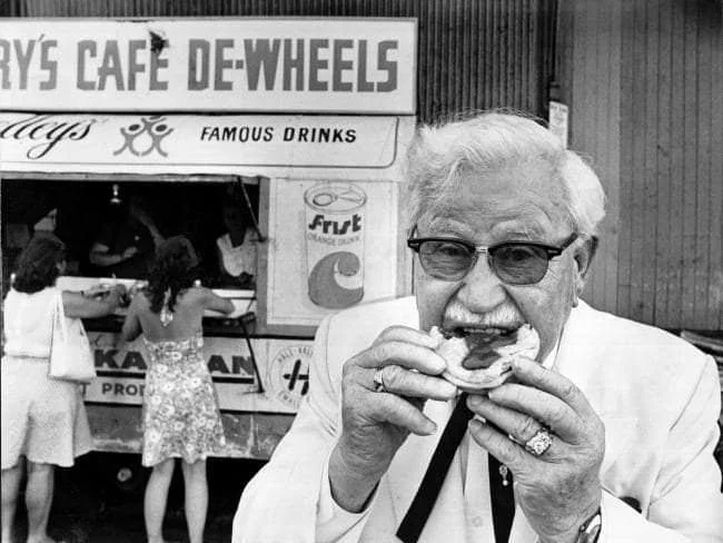 oppstaff's tweet photo. @fasc1nate Colonel Sanders visiting Australia and trying an Aussie meat pie with tomato ketchup about to dribble on his white suit ! https://t.co/CzGtjkn7tB