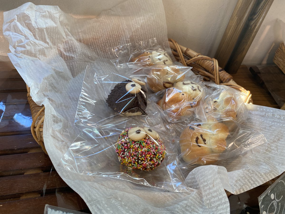 Dst_Radio1's tweet photo. 肝臓病や糖尿病等の病気により、食事が楽しくない。
そんな方々の思いに応え、食事を楽しく美味しく、健康に。そんな思いで日々パン作りをしているそうです。

「職人の為のパンよりも、食べる人の為のパンを。」という信念の基、添加物などをほぼ使わずにパン作りをしています。

是非ご来店ください https://t.co/7m0AJkrvy0
