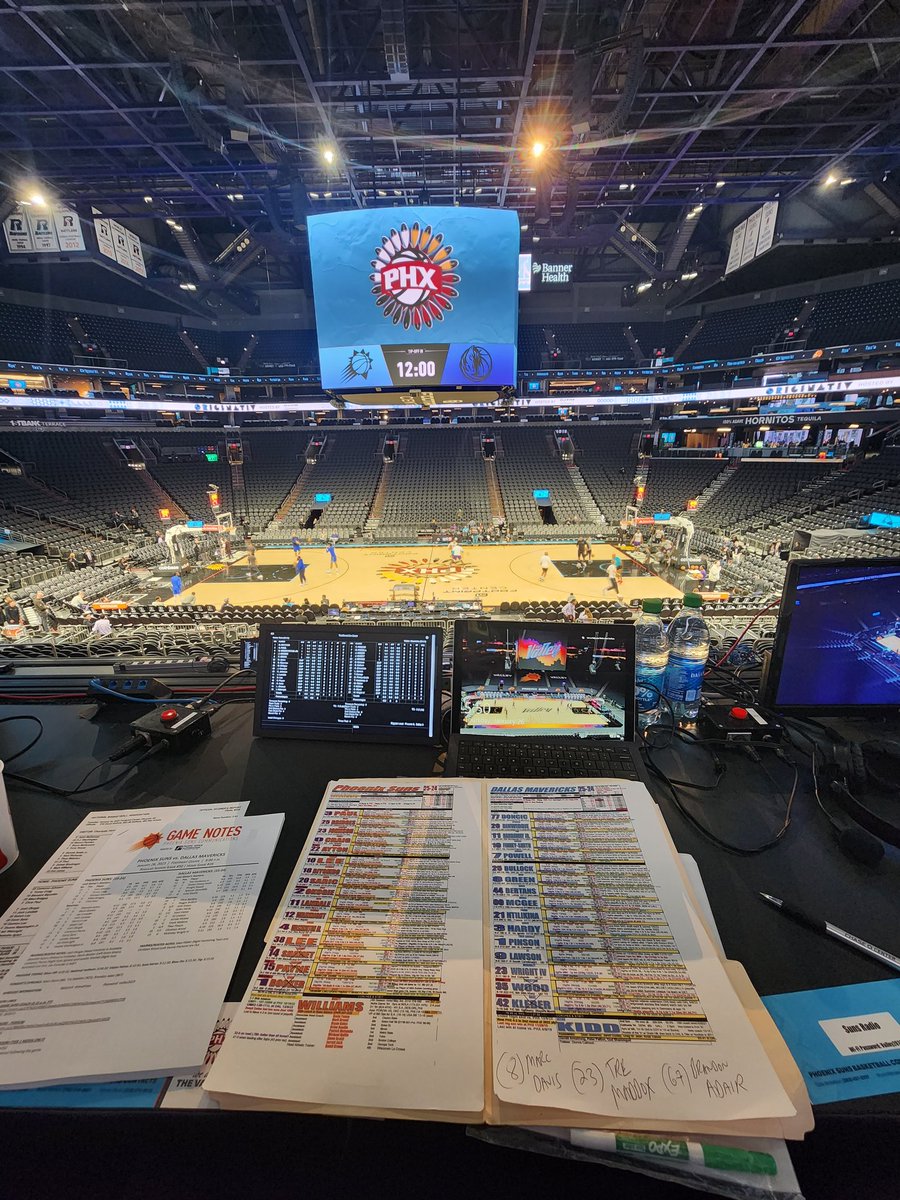 JonBloom's tweet photo. Time for another #Originativ night downtown as the Suns don the Turquoise city edition unis &amp; go for a 5th win a row.

It's game 3 of the szn series vs Dallas too after they split the first two.

Pregame at 730pm, with tip after 8 in PHX.

#WeAreTheValley https://t.co/1Ci7jugpg4