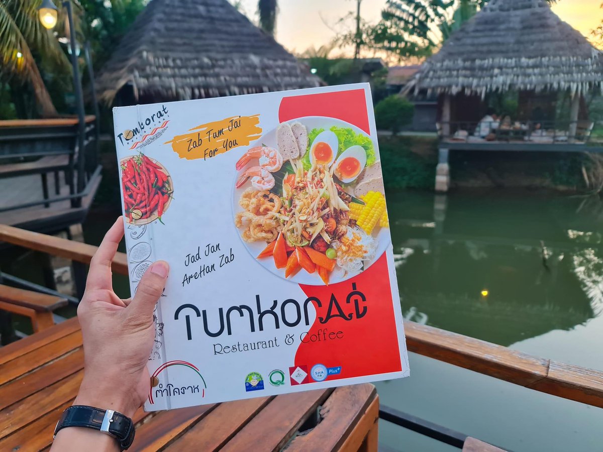twchanon's tweet photo. " Dinner for to day in korat อาหารอร่อย พนักงานบริการดี วิวดี มีดนตรีสดเพราะๆไห้ฟัง คือดีย์มากกก ใครมาโคราชแนะนำมาที่นี่เรยไม่ผิดหวัง 🥰👍❤️ https://t.co/HBJMoS1rkf