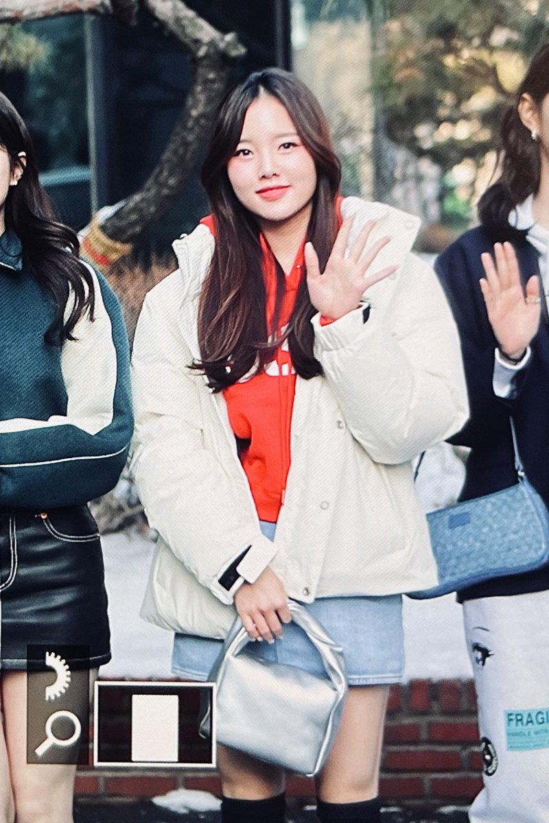 leesoojin_kr's tweet photo. 230127 수진아 사랑해요.. #위클리 #Weeekly #이수진 @_Weeekly https://t.co/e91hg07SH6