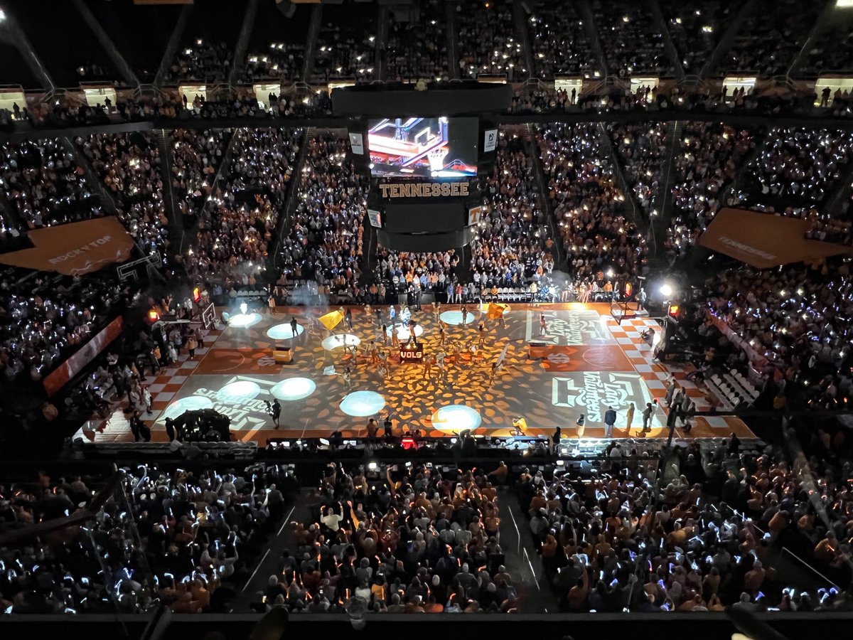 deltagolden's tweet photo. Does your women’s basketball team bring a crowd like this? ⁦⁦@LadyVol_Hoops⁩ https://t.co/33fG3q7O8o