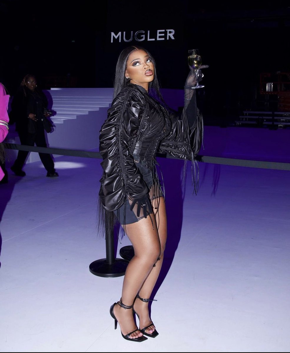 sleezyjamie's tweet photo. she’s looks so sickening.. like woah https://t.co/mHl1aUKBkv