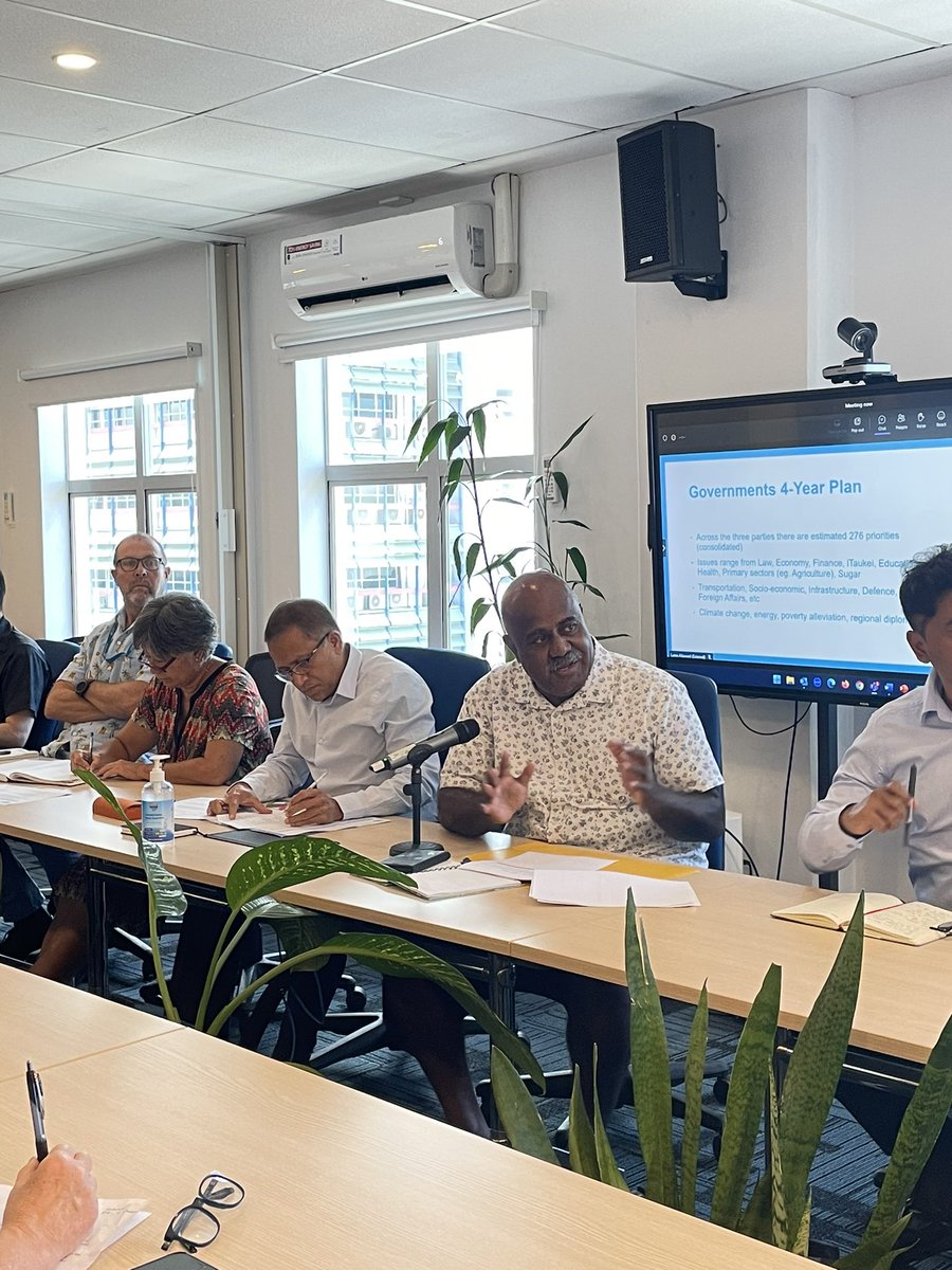 UNinFiji's tweet photo. Wonderful to have Fiji’s Assistant Minister in the Office of the Prime Minister, Hon. @s_tubuna presenting the new @FijiGovernment priorities for the first 100 days &amp; beyond, to our UN Country Team this afternoon. 
The UN &amp; Fiji continue to strengthen our partnership &amp; support 🤝🏾 https://t.co/KtiuvXbx1m