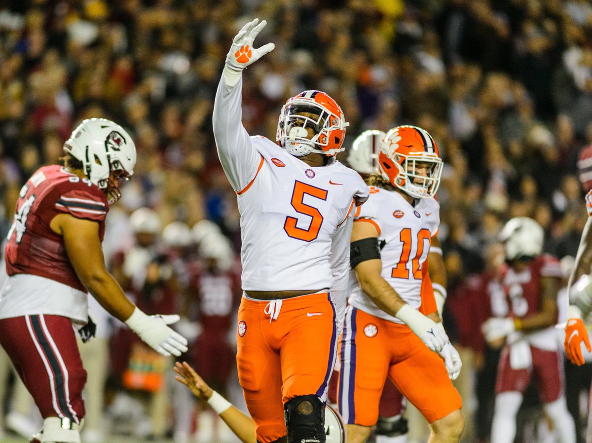 lukewinstel's tweet photo. 9️⃣ days until @thekjhenry will sport a #Clemson helmet for the final time in the @seniorbowl.

The former 5⭐️ recorded a team-high 24 QB pressures last fall &amp; is #114 on the PFF #NFLDraft big board. | @ClemsonSports https://t.co/8NtJlxX7ww