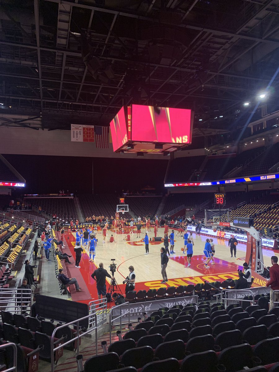daniel_palmore's tweet photo. Was so close to watching this as a fan last year, till Galen Center hit capacity 😢. WE HERE NOW THO 😤😤😤 #USCvUCLA #USCMBB https://t.co/hFu3fzdMVe