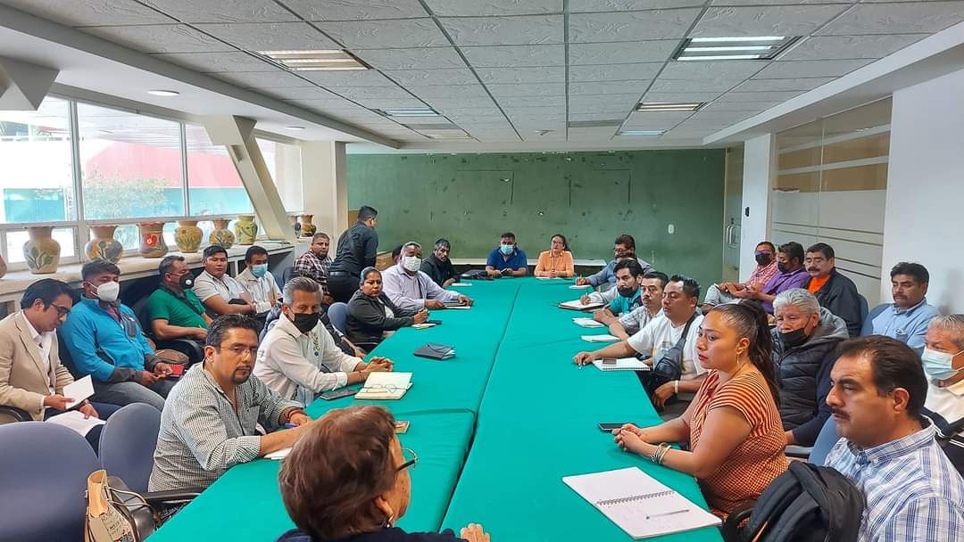 JulioCsarAudelo's tweet photo. En la Secretaria de Pueblos Indigenas y Afromexicano, acompañamos a  25 autoridades municipales, para escuchar y conocer las políticas transversales de dicha instancia con las comunidades  indígenas.

#CEUCO 
#COCYP https://t.co/iOIng3PnPg