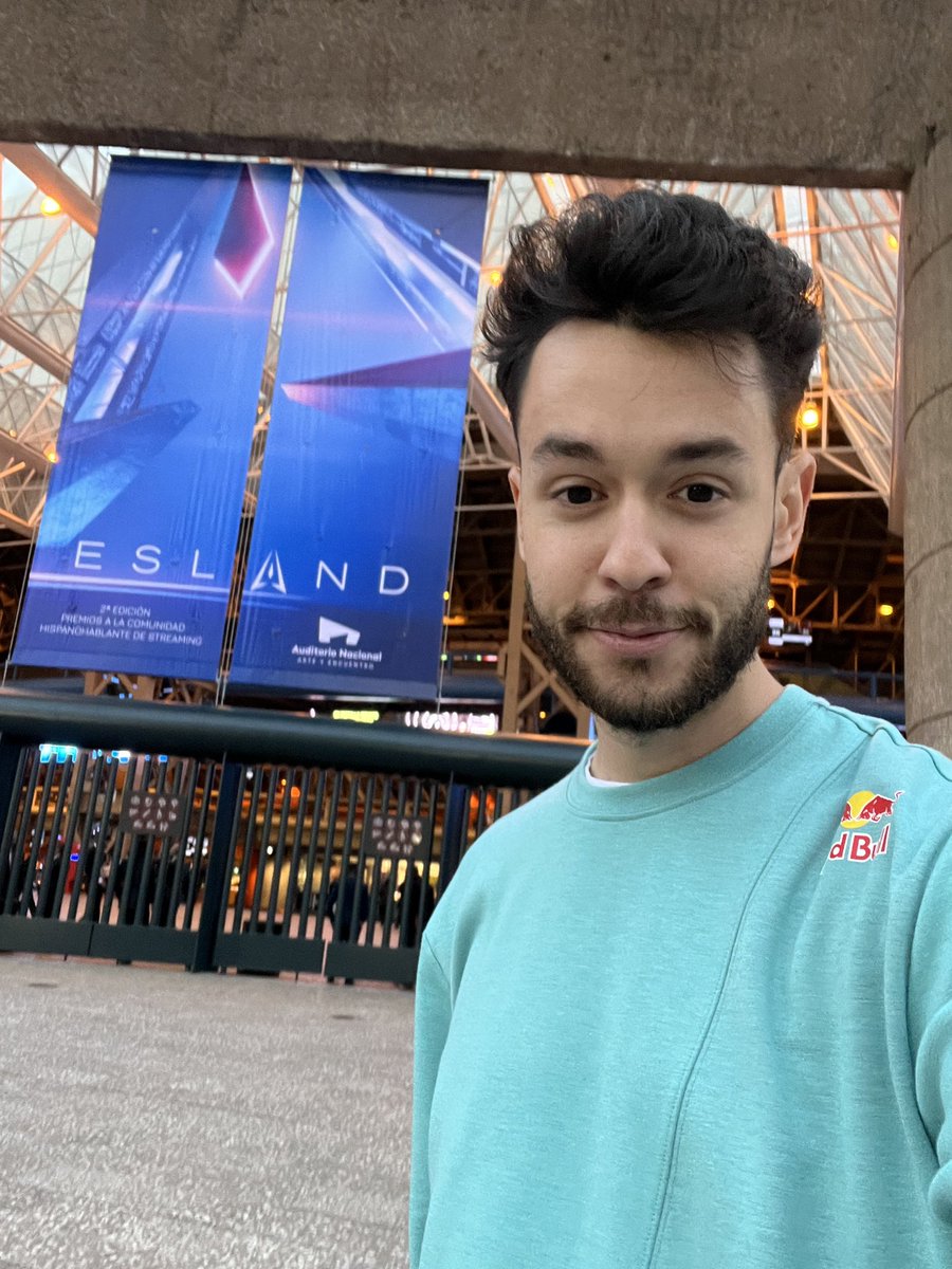 TheGrefg's tweet photo. MI PRIMERA VEZ EN MÉXICO 🇲🇽😍

VAMOS CON TODO @PremiosESLAND, TAN SOLO 3 DÍAS 😭😭 https://t.co/CaBEzHeQIW