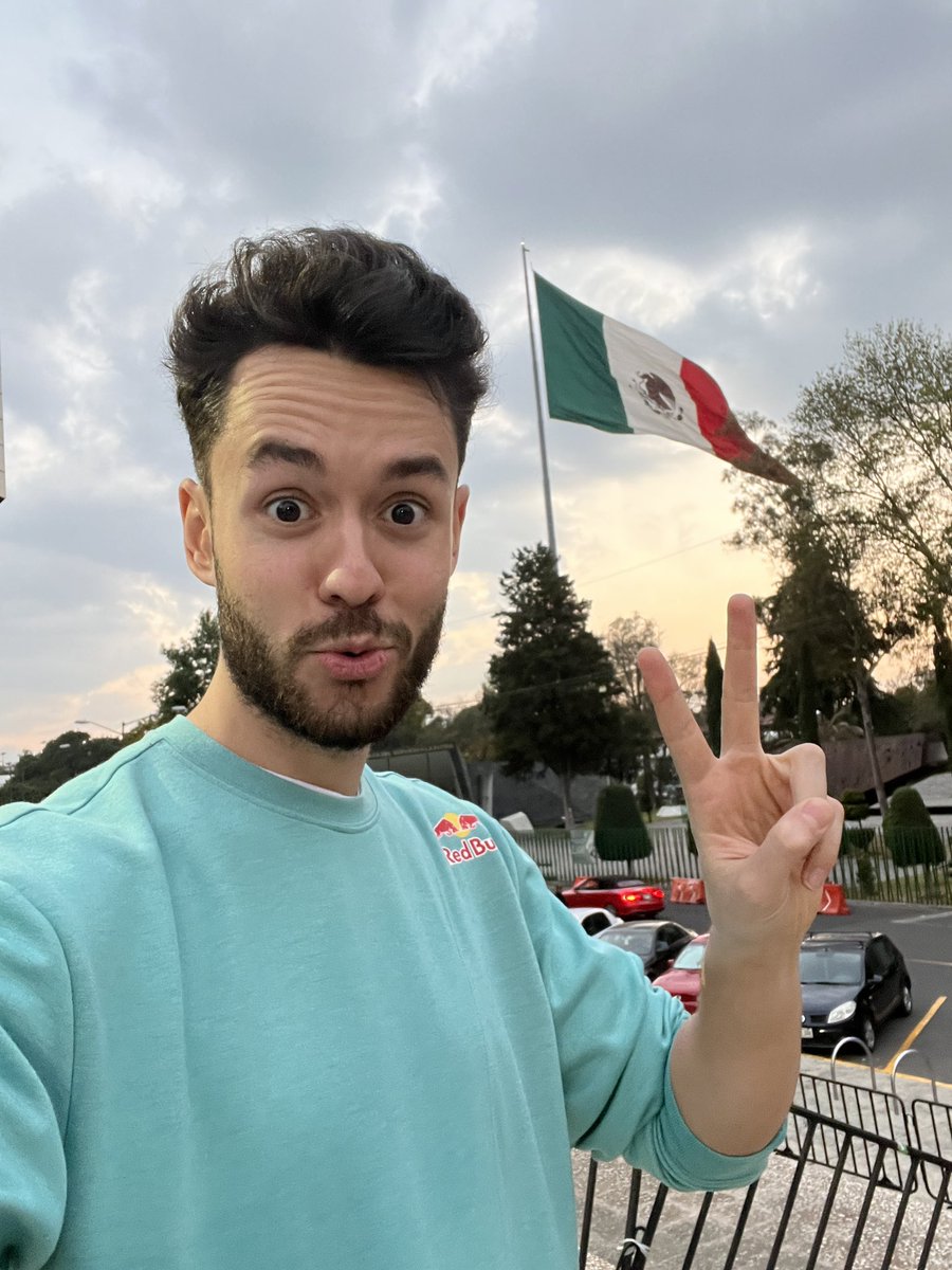 TheGrefg's tweet photo. MI PRIMERA VEZ EN MÉXICO 🇲🇽😍

VAMOS CON TODO @PremiosESLAND, TAN SOLO 3 DÍAS 😭😭 https://t.co/CaBEzHeQIW