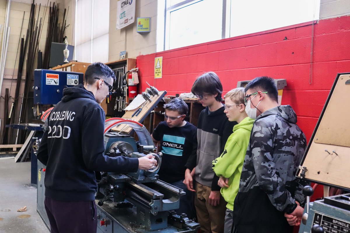 Today all of the machines were full! The grade 9s and 10s stepped up, as many 11s and 12s were away for exams. The electrical team was busy sorting, the programming team was hard at work building a scouting app, and all hands were on deck for manufacturing!  #FRC2023