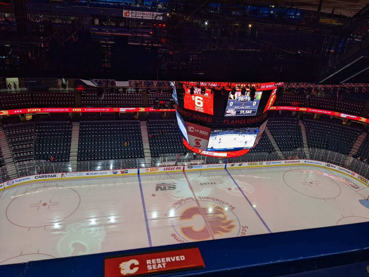 MarkLazerus's tweet photo. This is the amount of ice I'll see tonight because there's no way I'll lean forward far enough to see more. #DanglingDeathBoxOfDoom https://t.co/M1sDGA4lvC