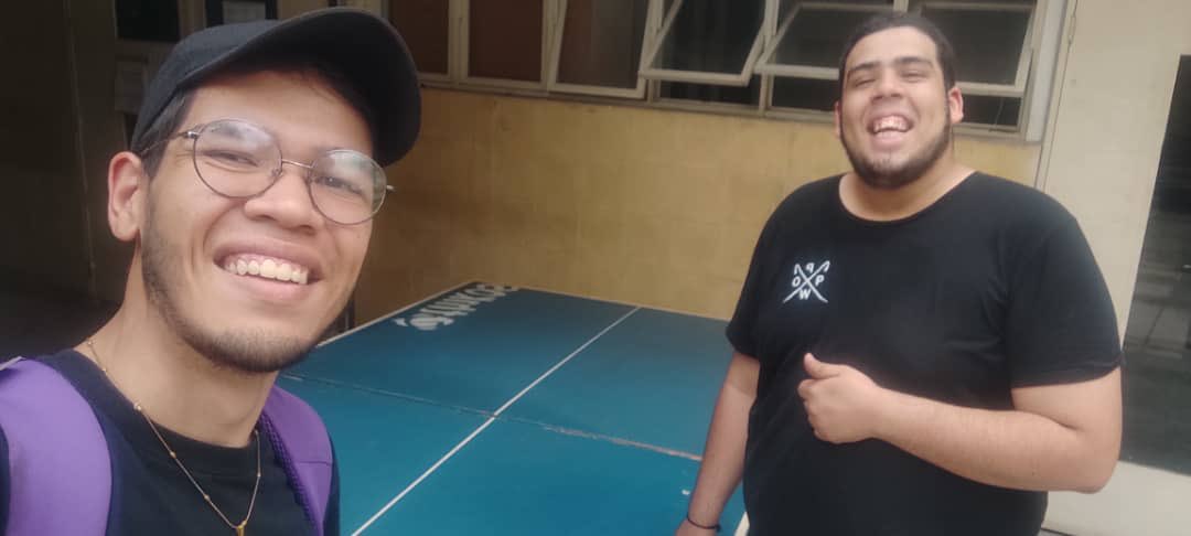 AgoraUCV's tweet photo. #EEPISTA ¿viste quién volvió? 👀
Ahora podremos volver a jugar (o aprender) Ping Pong desde los Galpones de las Tres Gracias🏓 con nuestra icónica mesa.
Además, ya .@Miguel_suarezt se comprometió a dar clases los viernes 😂.
¡Anímate! https://t.co/BPVDv60ku6
