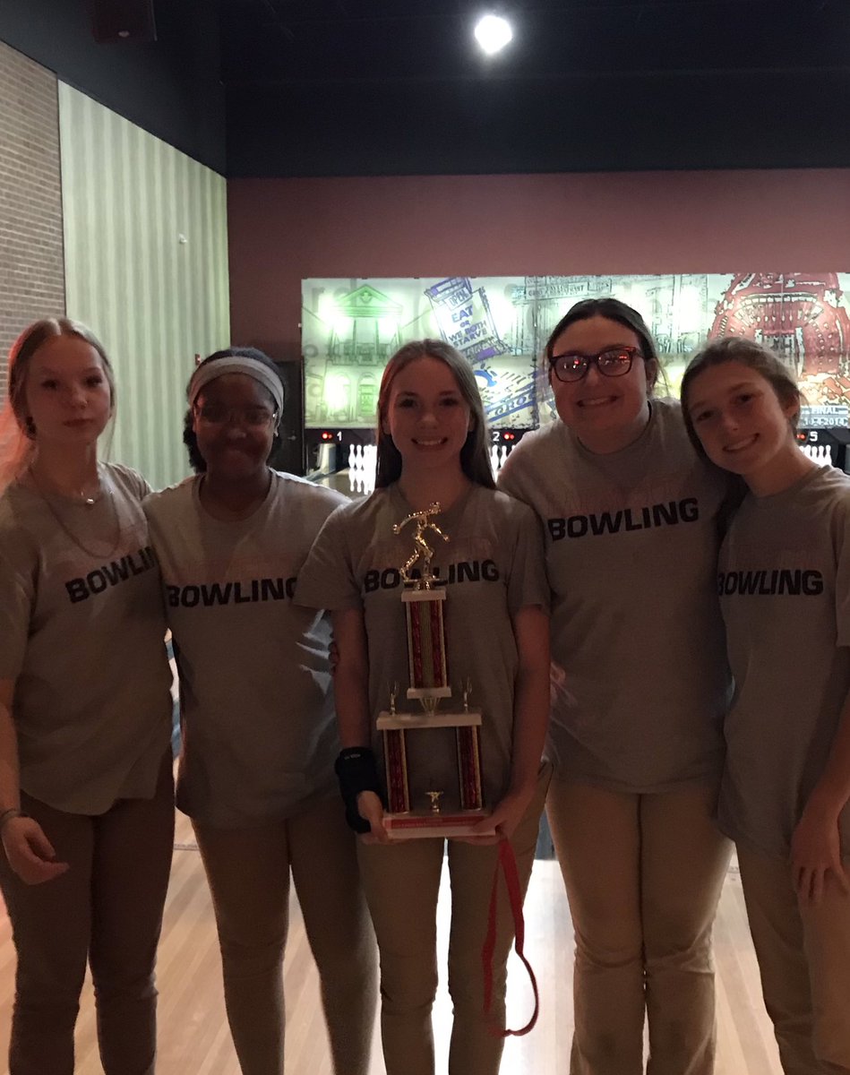 Congratulations to the Bowling Regional Champions - Lafayette Lady Commodores! These Commodores are Anchored to Excellence! ⚓️