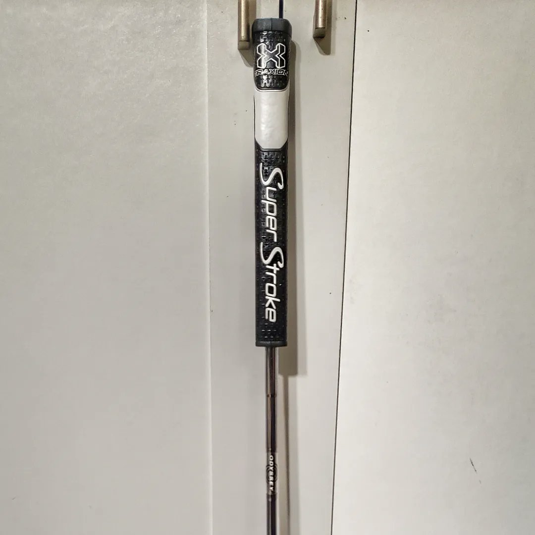 gripfastgolf's tweet photo. Did you know that you should replace your grips every year or every 40 rounds.

The most obvious sign of a worn grip is a slick, glossy feel/appearance. This old putter grip was way past that. But it got the Super Stroke upgrade 💪
.
.
.
#superstroke #odyssey #golf #golfgrip https://t.co/4rdAbrTBAH