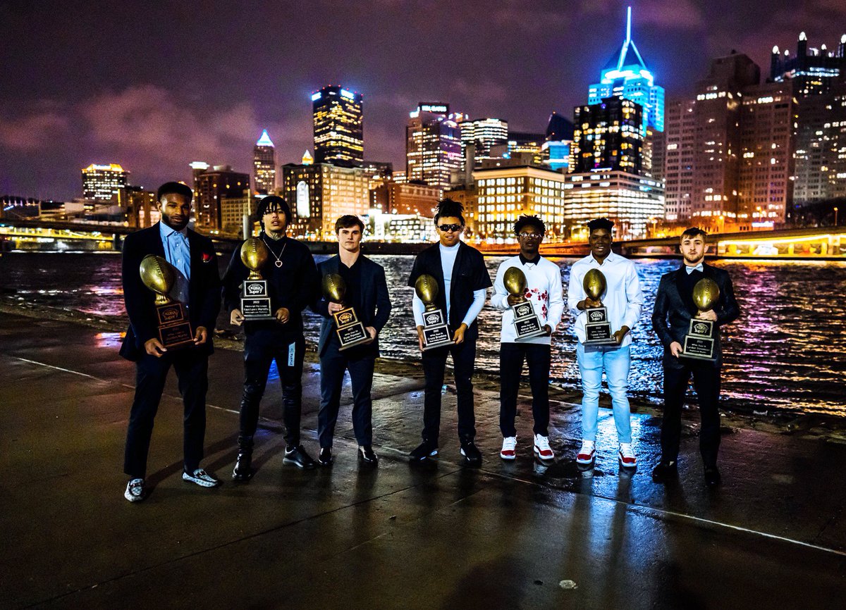 KDKARadio's tweet photo. 𝐓𝐡𝐞 #KDKASuper7 𝐂𝐥𝐚𝐬𝐬 𝐨𝐟 𝟐𝟎𝟐𝟐 🏆✨

NA’s @loadinn7
PR’s @RyanPalmieri7
Quip’s @Tiqwaihayes
BVA’s @Team_Quinton
Steel Valley’s @BrookinsCruce
Mapletown’s @LandanStevenson
Westinghouse’s @KeyMorsillo4 

#KDKAFridayNightLights #GoNextLevel #WPIAL https://t.co/ZtE5gVtabS