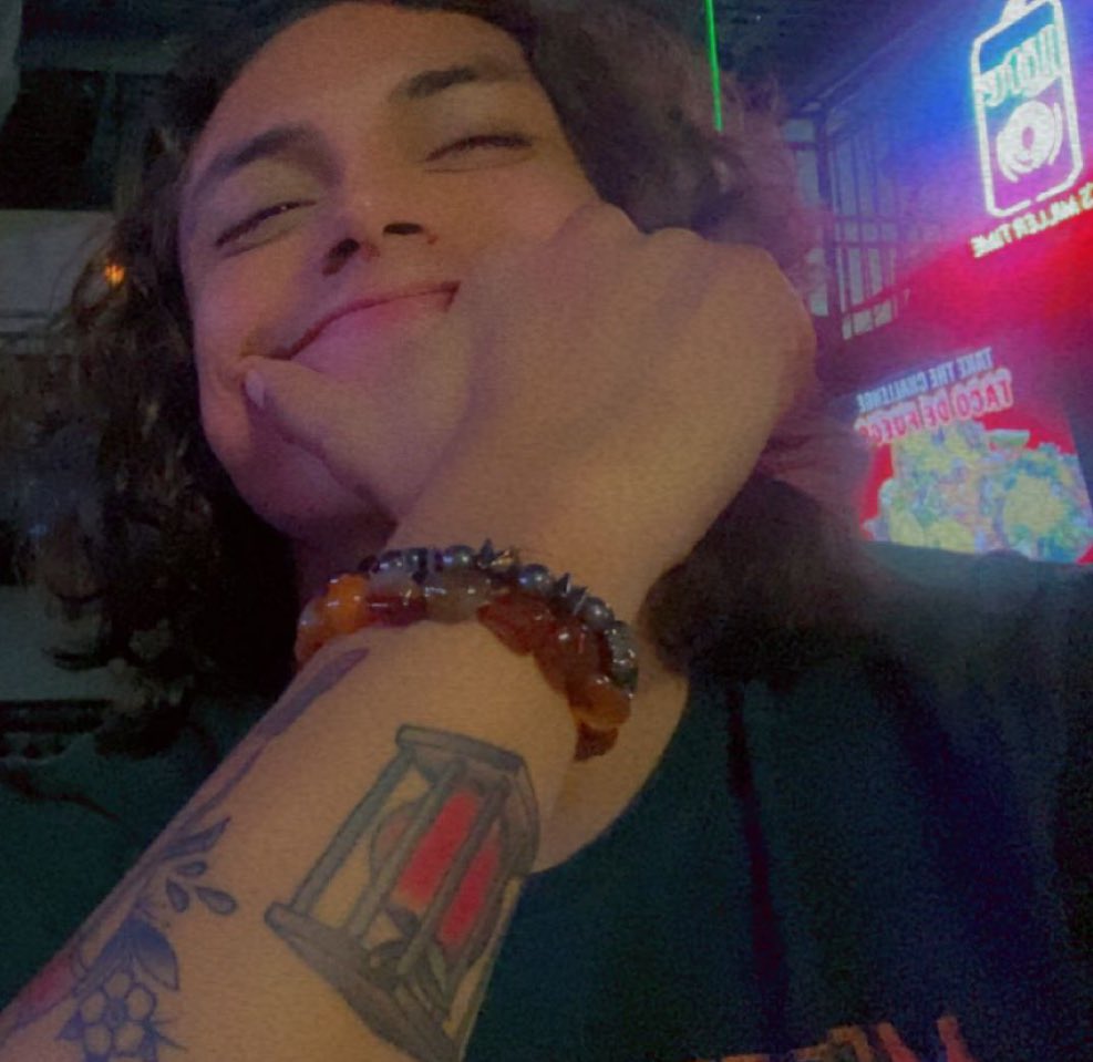 GoatedSylvain's tweet photo. @m3ganlove I know this thread is 4 years old but I’m commenting to help spread awareness about another predator. If you’re a woman or femme presenting person in Chicago who frequents bars, beware this offender. He’s not only a r*pist but also a racist, misogynist and a covert narcissist https://t.co/61weLXHcLj