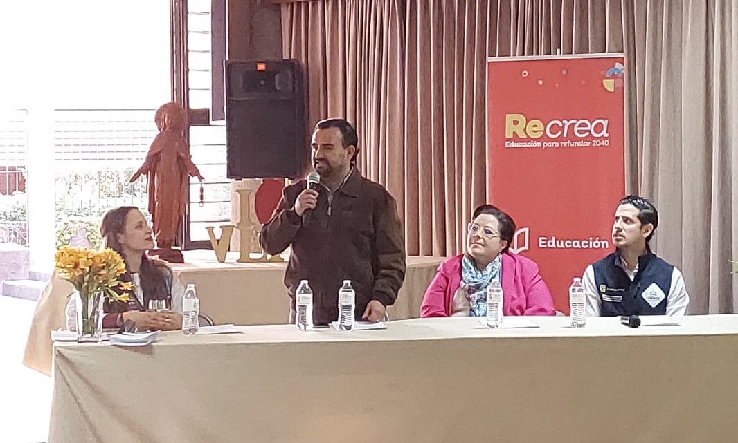 <a href="/JCFloresMiramon/">Juan Carlos Flores Miramontes</a> <a href="/participajal/">Secretaría de Planeación y Participación Ciudadana</a> Un verdadero ejercicio de participación y construcción colectiva <a href="/JCFloresMiramon/">Juan Carlos Flores Miramontes</a>  Agradecidos con la <a href="/SecEducacionJal/">Secretaría de Educación Jalisco</a> <a href="/FEPOC_OFICIAL/">Federación de Escuelas Particulares de Occidente</a> <a href="/colegios_red/">Red de Colegios Particulares de Jalisco</a> <a href="/ajiems2017/">AJIEMS</a> por hacer sinergía en esta convocatoria.