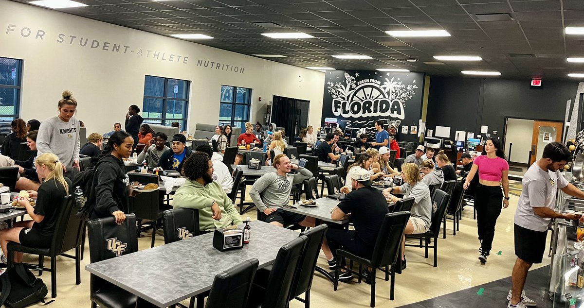 dhansenucf's tweet photo. Thanks Chef Bill and Garvy Center team for an excellent Steak Knight. Proud to provide Knights student-athletes elite level dining sourced primarily from Florida growers and ranchers. #FLBeef #FreshfromFlorida #FarmtoTable #ChargeOn https://t.co/SQEyDz5J9y